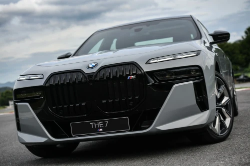 BMW M7 บีเอ็มดับเบิลยู 