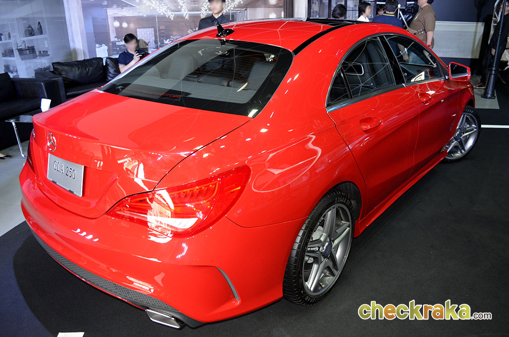 Mercedes-benz CLA-Class CLA 250 AMG Dynamic เมอร์เซเดส-เบนซ์ ปี 2015 : ภาพที่ 13