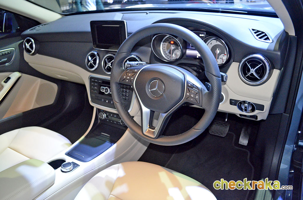 Mercedes-benz GLA-Class GLA 200 Urban เมอร์เซเดส-เบนซ์ จีแอลเอ-คลาส ปี 2014 : ภาพที่ 16