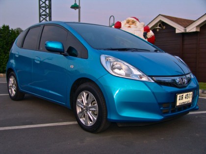 รีวิว Honda Jazz Hybrid &lt;br/&gt;เทคโนโลยีพลังไฮบริดที่เอื้อมถึง